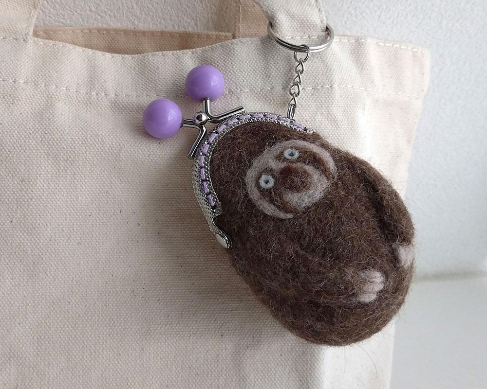 【羊毛フェルト】なまけもの君 みまもりがま口バッグチャーム | 2枚目