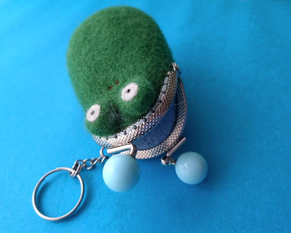 【羊毛フェルト】カエル君 みまもりがま口バッグチャーム | 3枚目