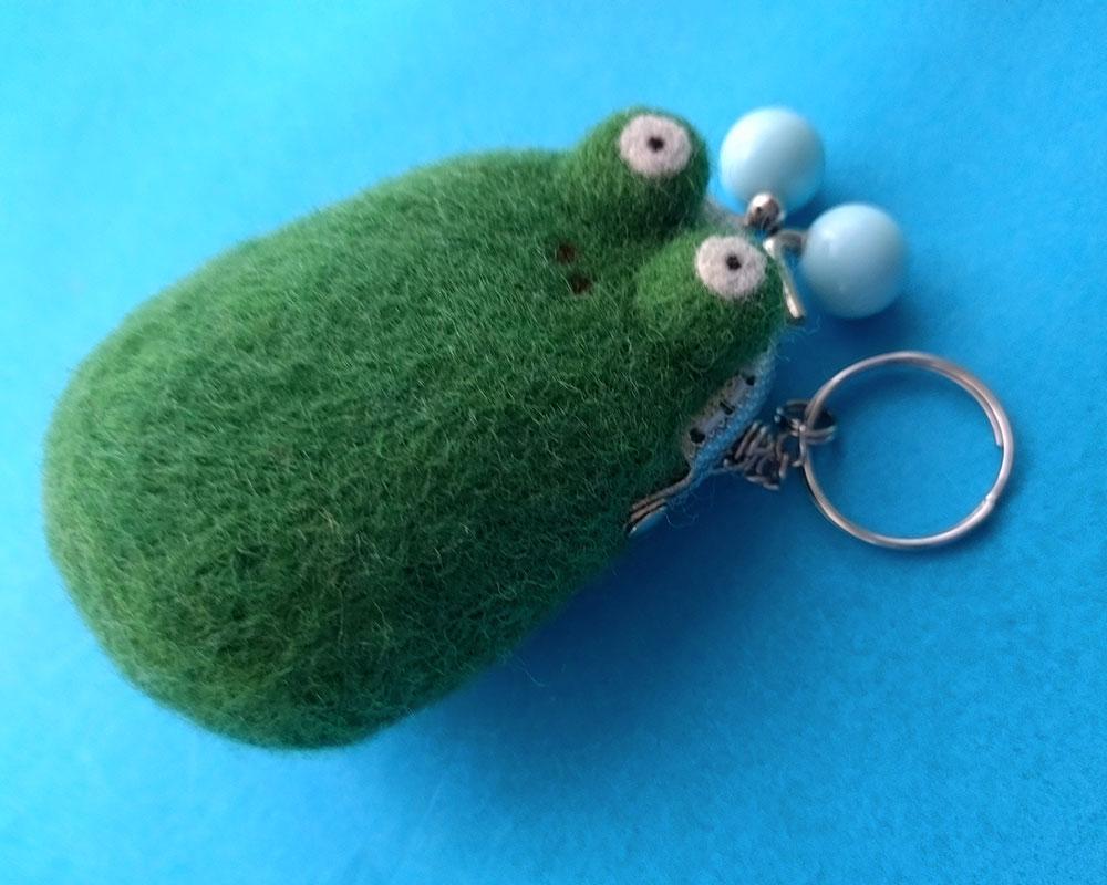 【羊毛フェルト】カエル君 みまもりがま口バッグチャーム | 4枚目