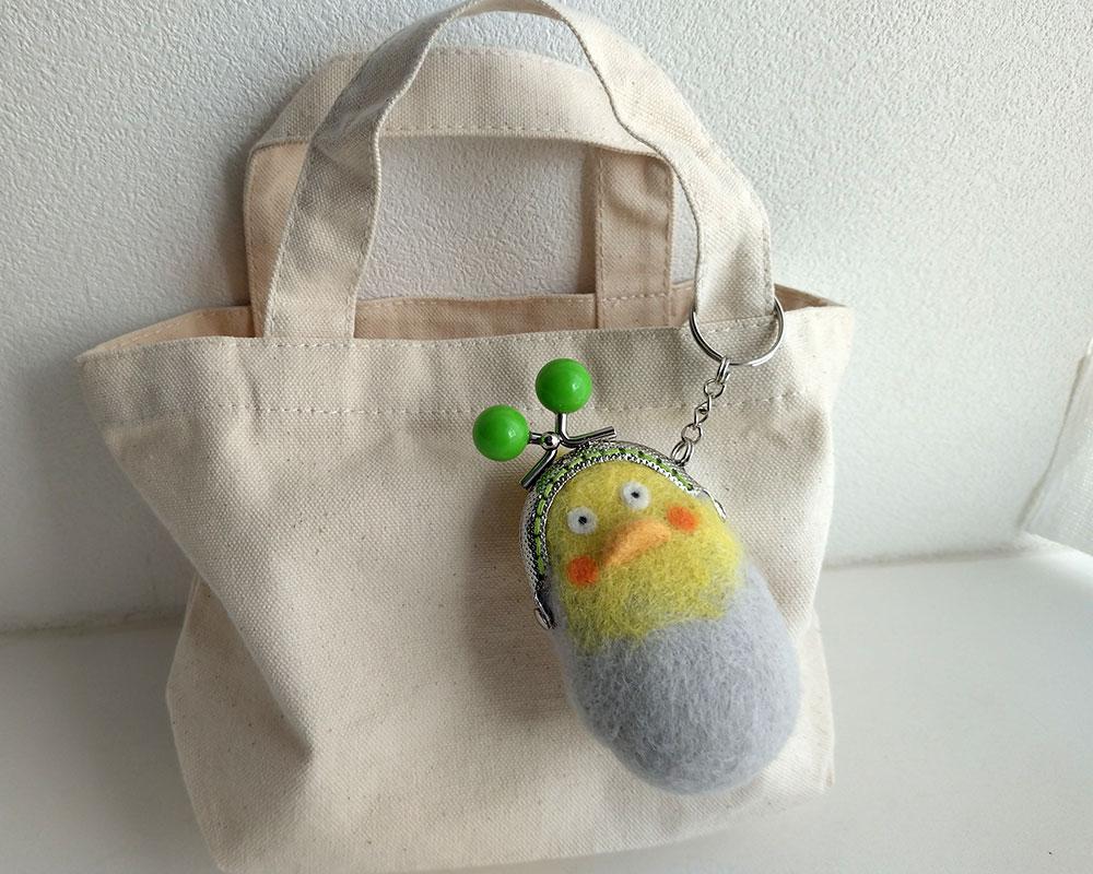 【羊毛フェルト】オカメインコちゃん みまもりがま口バッグチャーム | 2枚目