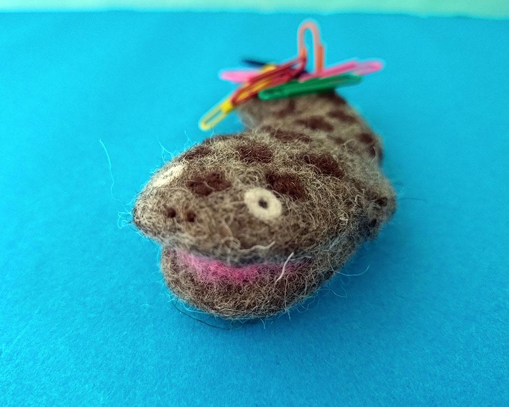 【羊毛フェルト】オオサンショウウオ君あくび中 クリップホルダー | 3枚目