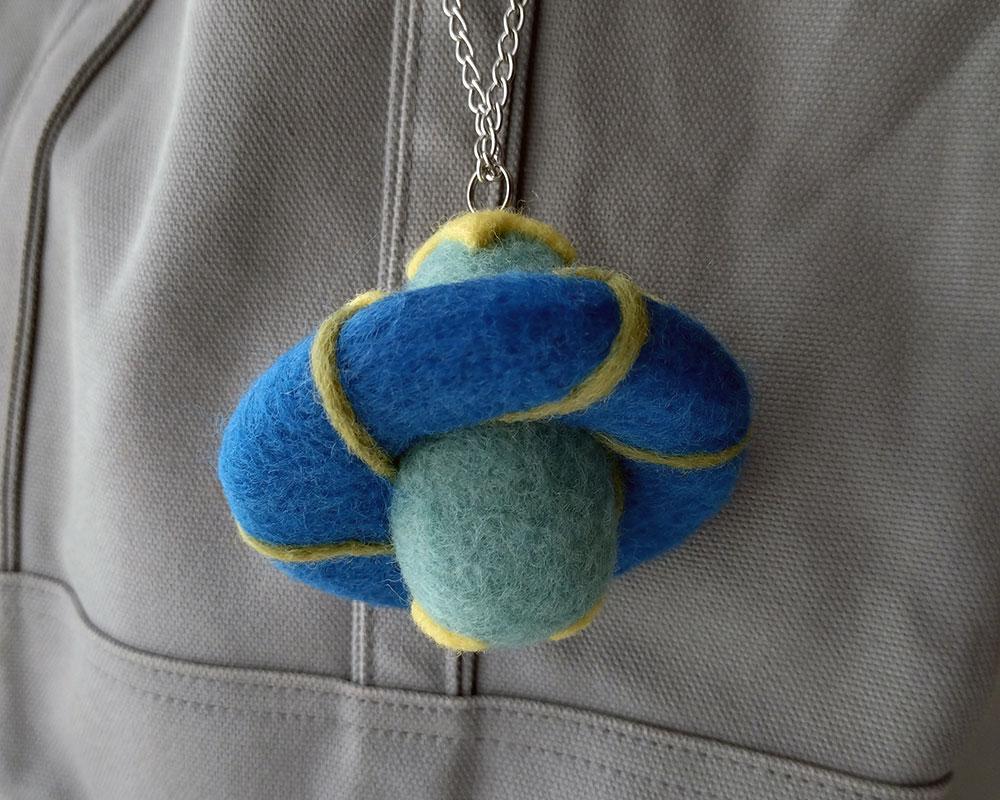 【羊毛フェルトのバッグチャーム】カッパ君の浮き輪でキュウリ栽培 | 3枚目