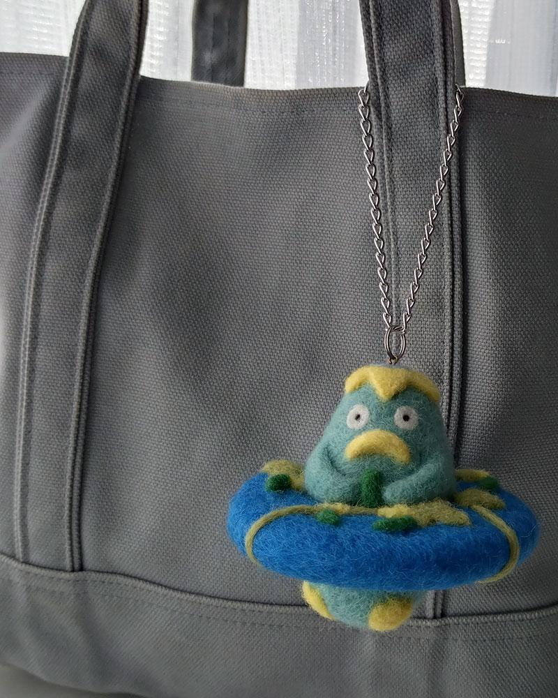 【羊毛フェルトのバッグチャーム】カッパ君の浮き輪でキュウリ栽培 | 4枚目